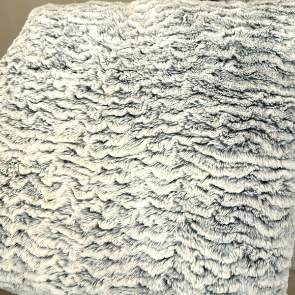 Better Homes & Gardens Texture Faux Fur Wavy Pillow, 22 x 22, Grey, Square - Picture 2 of 4